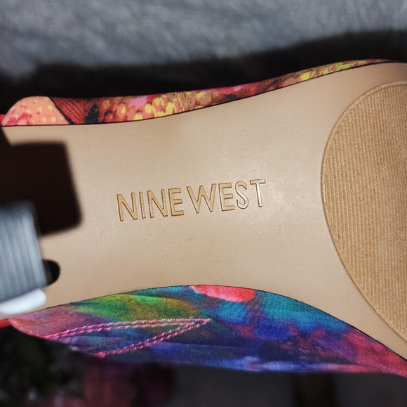 **Woman Heels** - Picture 7 of 8